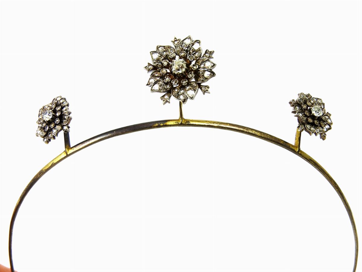 Parure Bracciale, Orecchini e Pendente in Oro Giallo, Argento e Diamanti