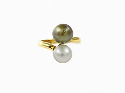 Anello Contrarié in Oro Giallo con Perle Naturali a Bottone