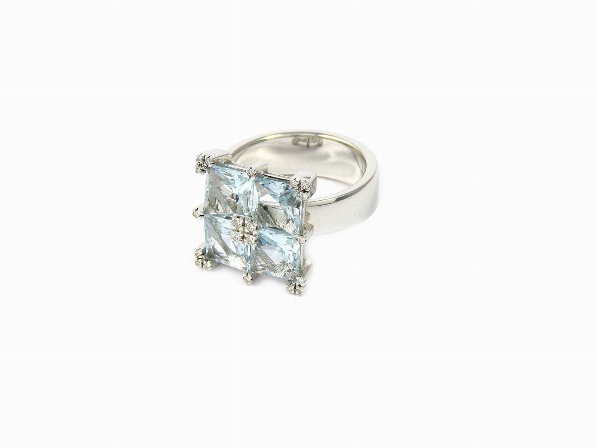 Parure Anello e Girocollo con Pendente in Oro Bianco, Diamanti e Acquamarine
