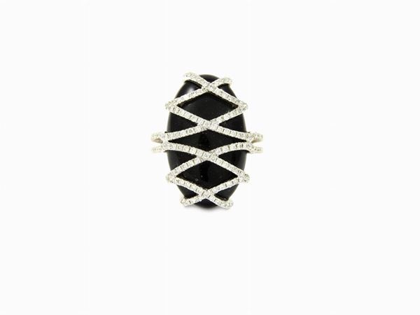 White gold, diamonds and onyx ring