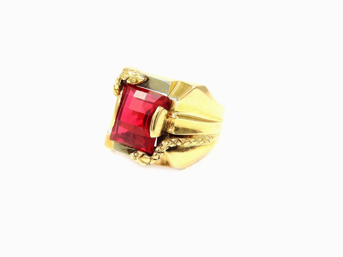 Anello Animalier in Oro Giallo con Rubino Sintetico