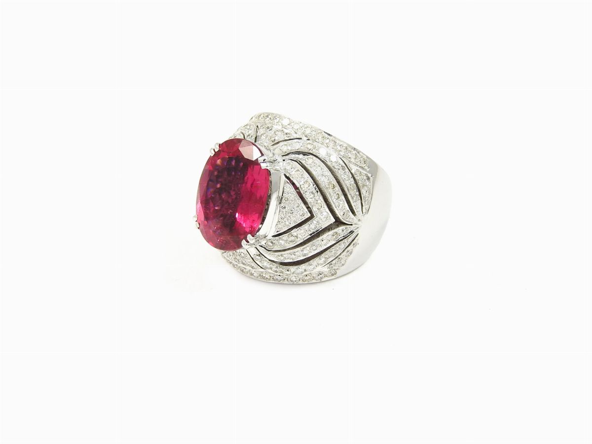Anello in Oro Bianco, Diamanti e Tormalina Rubellite