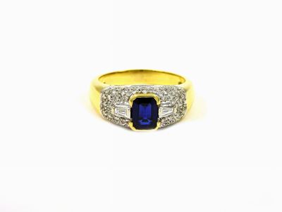 Anello in Oro Giallo e Bianco, Diamanti e Zaffiro