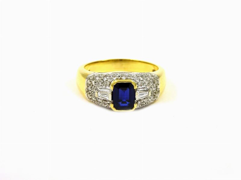 Anello in Oro Giallo e Bianco, Diamanti e Zaffiro