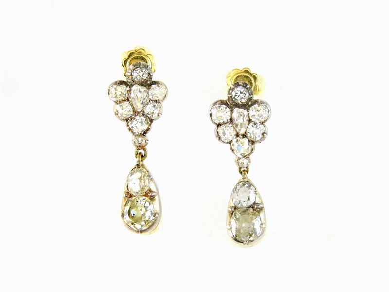 Orecchini Pendenti in Oro Giallo e Argento con Diamanti