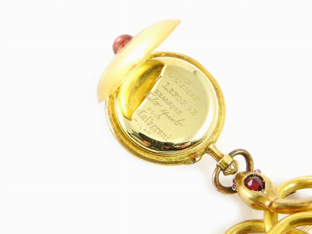 Spilla Animalier con Orologio Pendente in Oro Giallo e Corniola