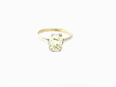 Anello Solitario in Oro Bianco con Diamante
