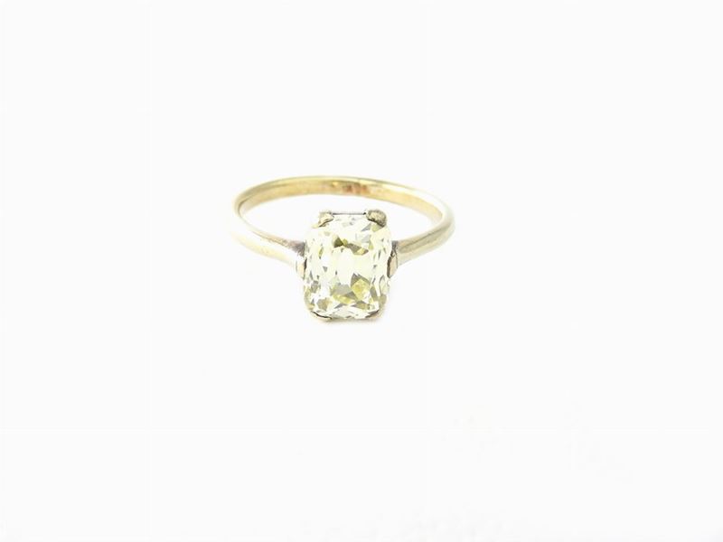 Anello Solitario in Oro Bianco con Diamante