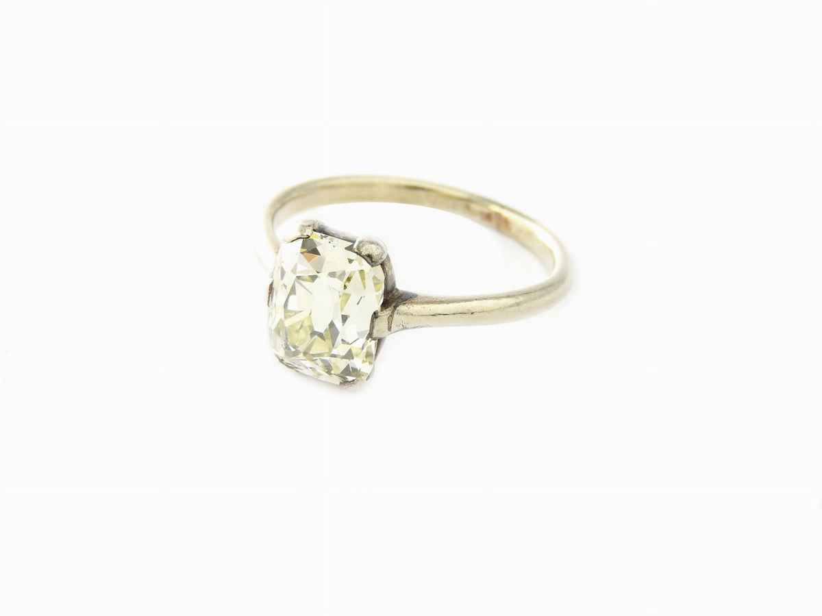 Anello Solitario in Oro Bianco con Diamante