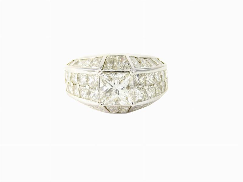 Anello in Oro Bianco con Diamanti