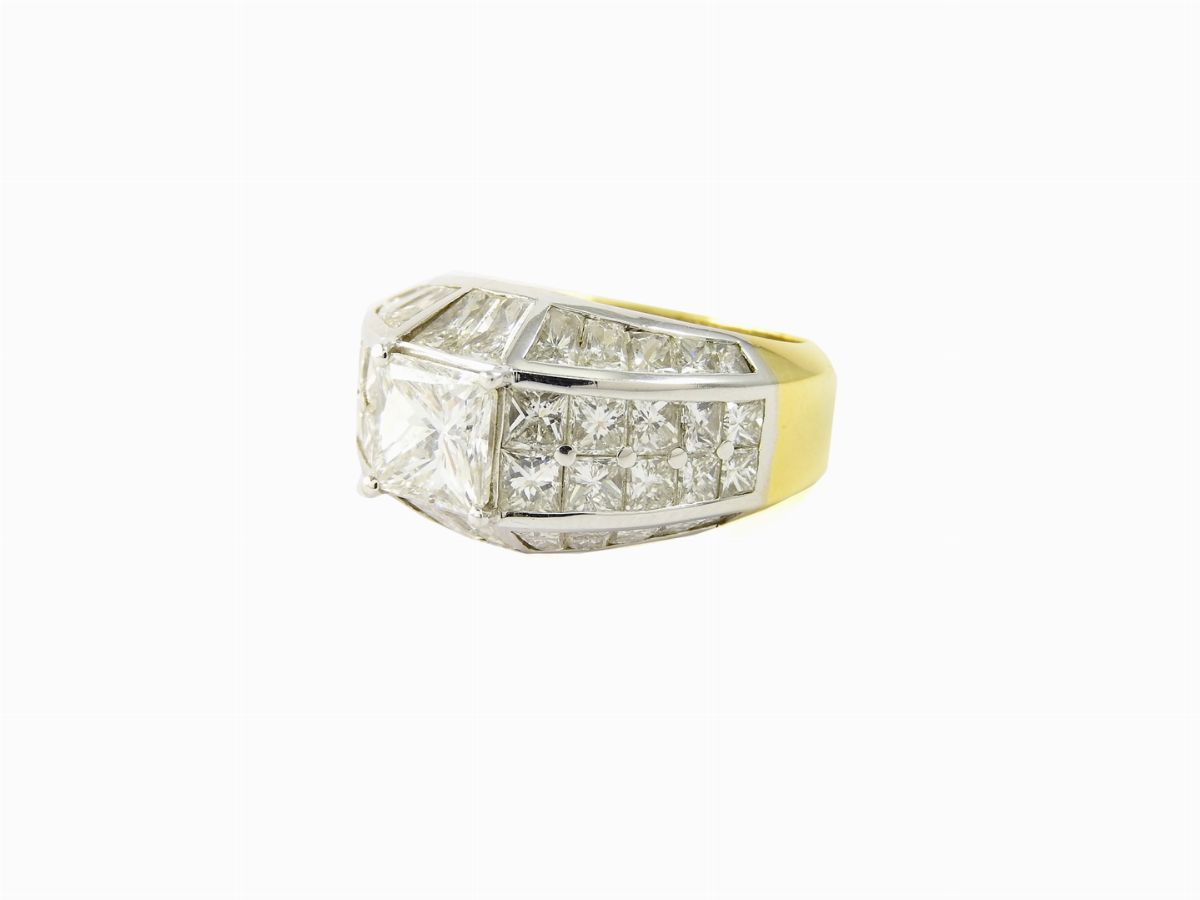 Anello in Oro Bianco con Diamanti