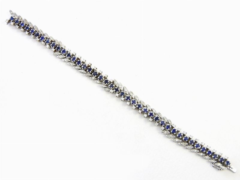 Bracciale a Maglia Morbida in Oro Bianco, Diamanti e Zaffiri