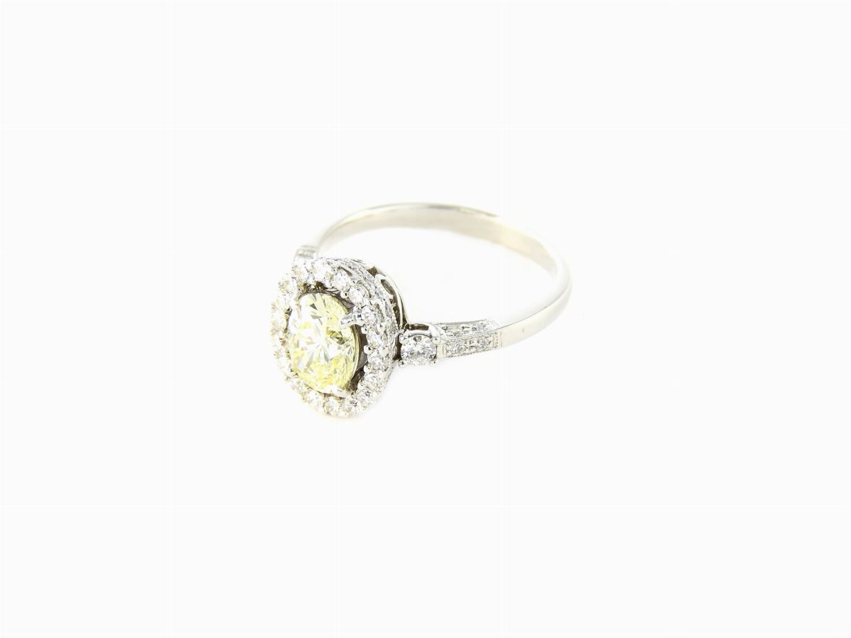 Anello Solitario in Oro Bianco e Diamanti
