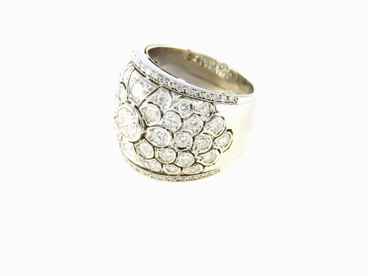 Anello a Fascia in Oro Bianco e Diamanti