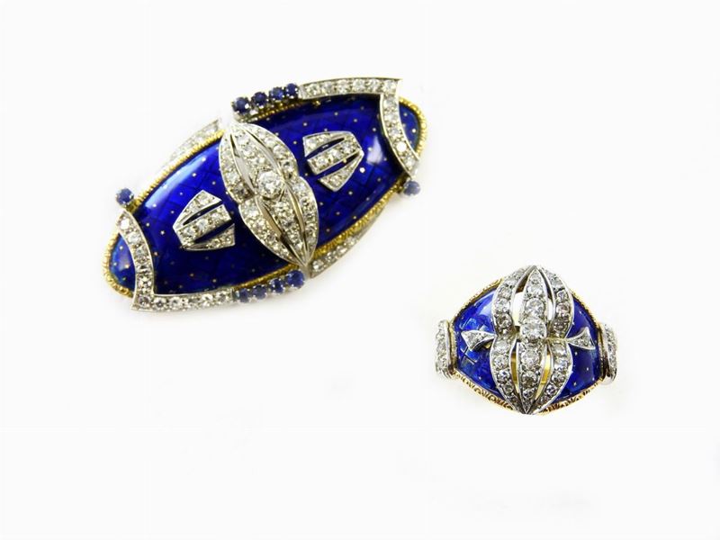 Parure Spilla e Anello in Oro Giallo e Bianco, Smalti, Diamanti e Zaffiri