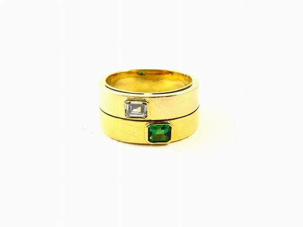 Yellow gold twin banded ring with diamond and emerald