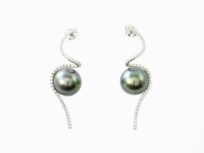 Orecchini in Oro Bianco, Diamanti e Perle Nere Tahiti