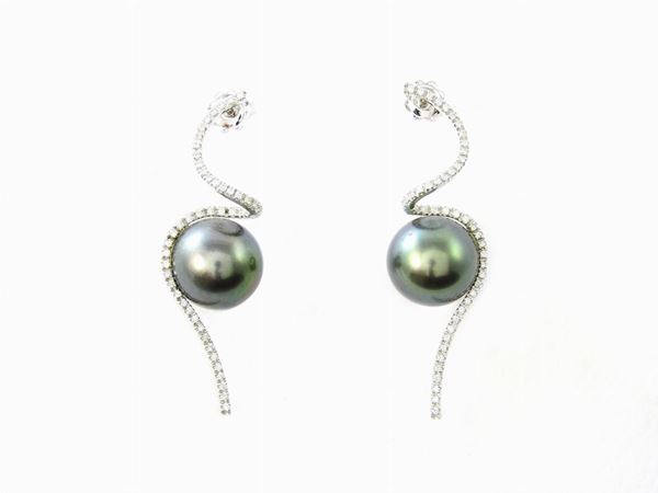 White gold earrings with diamonds and black Tahiti pearls