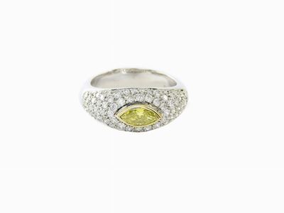 Anello in Oro Bianco con Diamanti Incolori e Fancy Colour