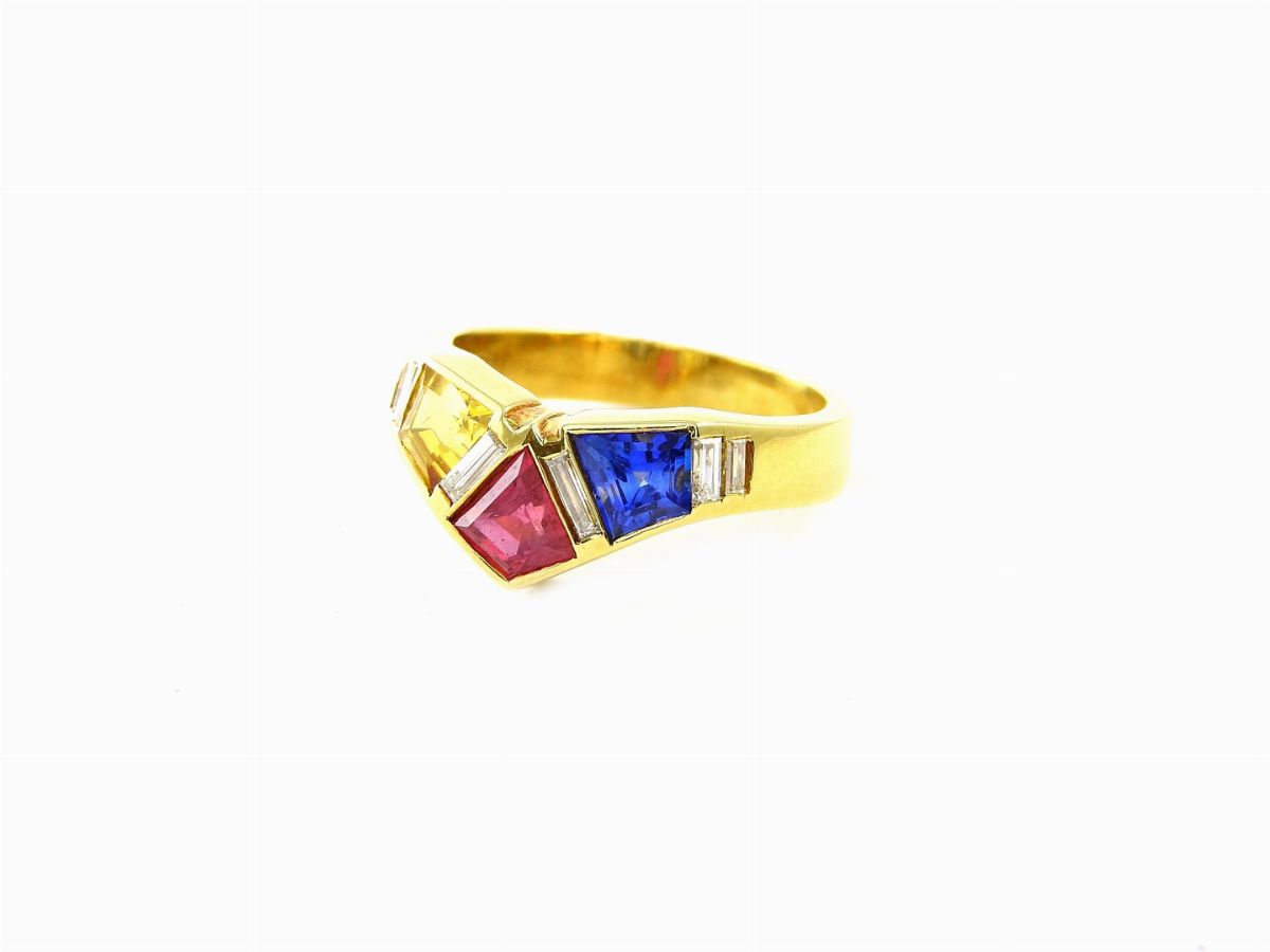 Anello in Oro Giallo, Diamanti, Rubino, Zaffiro e Corindone Giallo