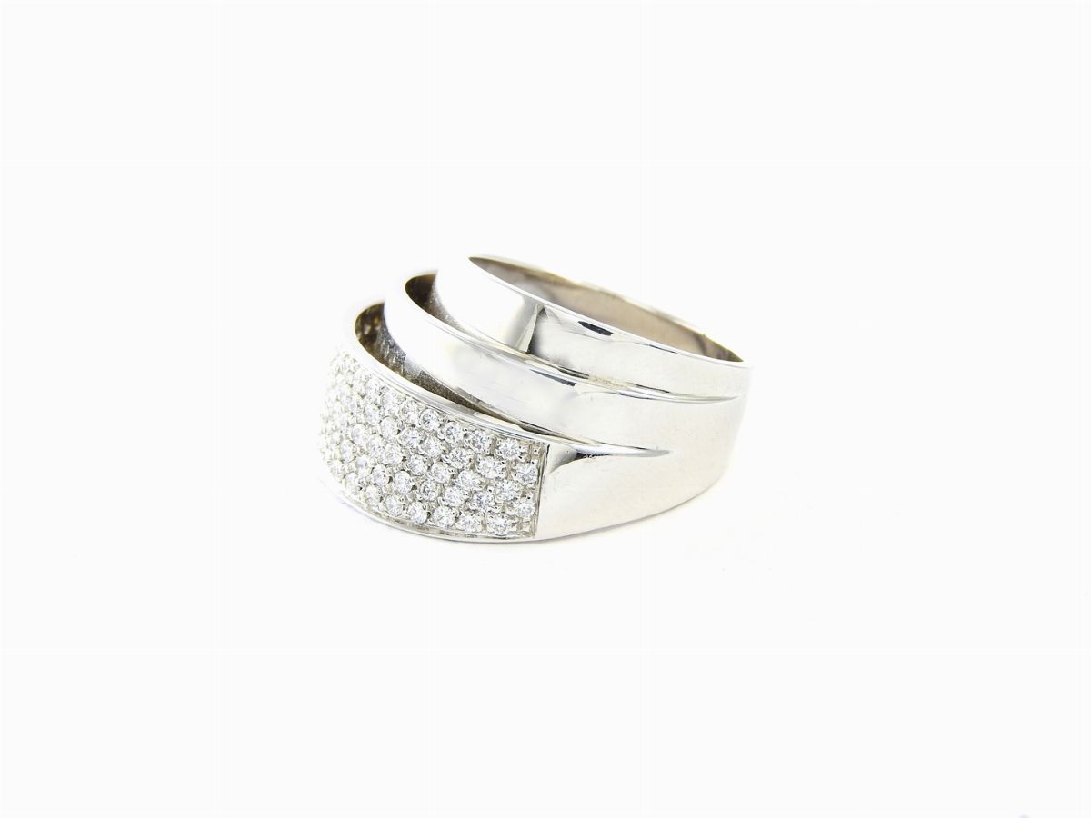 Anello a Tre Fasce in Oro Bianco e Diamanti