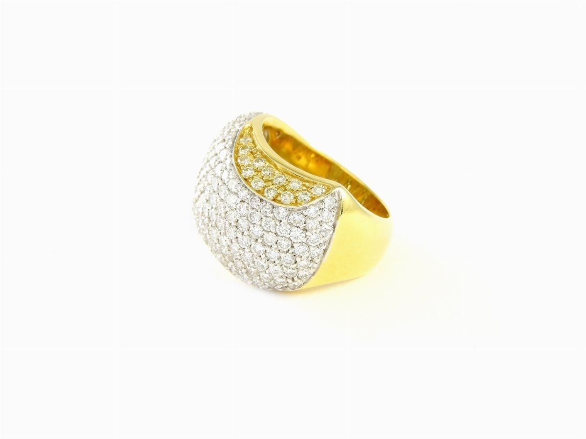 Anello Musone in Oro Giallo con Diamanti Incolori e Gialli