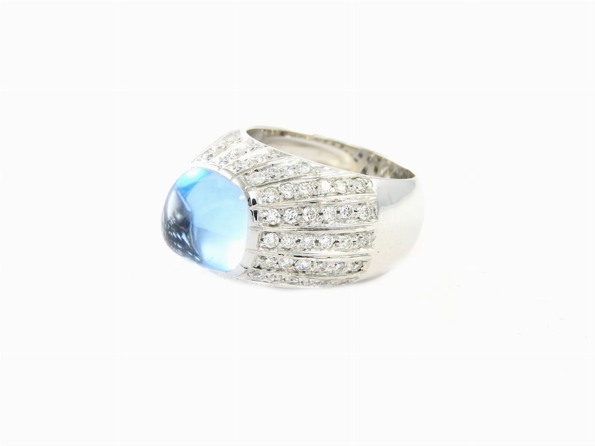 Anello in Oro Bianco, Diamanti e Topazio Azzurro