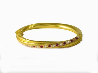 Bracciale Rigido in Oro Giallo, Rubini e Perle