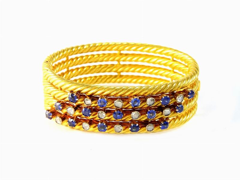 Bracciale Rigido in Oro Giallo, Diamanti e Zaffiri