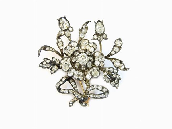 Yellow gold, silver and diamonds brooch