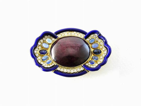 Yellow gold clasp with blue enamel, diamonds, sapphires and a big ruby