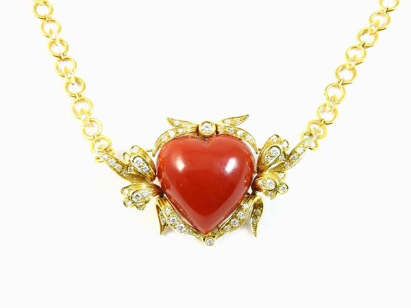 Yellow gold chain with diamonds and central red coral