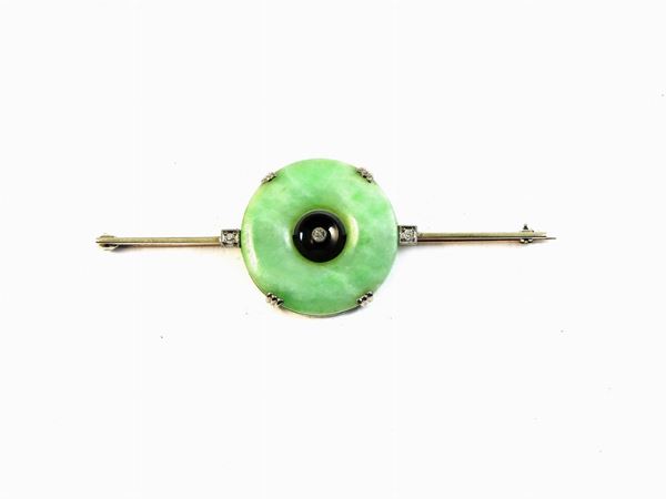 White and yellow gold brooch with diamonds, onyx and disc cut jade