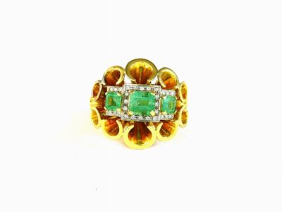 Anello in Oro Giallo e Bianco, Diamanti e Smeraldi