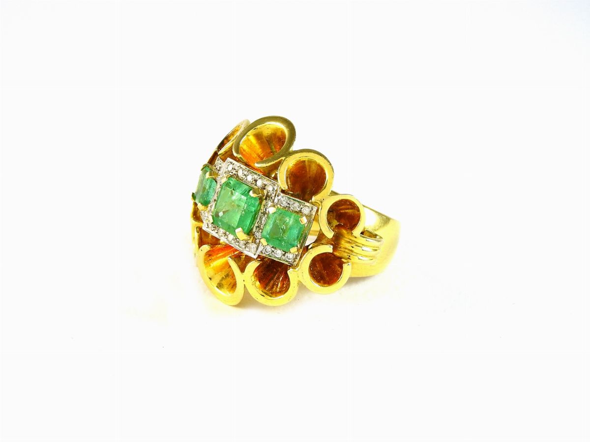Anello in Oro Giallo e Bianco, Diamanti e Smeraldi