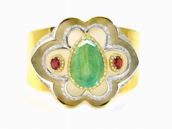 Yellow gold bangle with diamonds, rubies, emerald and frosted quartz