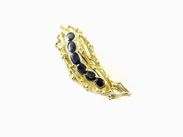 Yellow gold and sapphires brooch