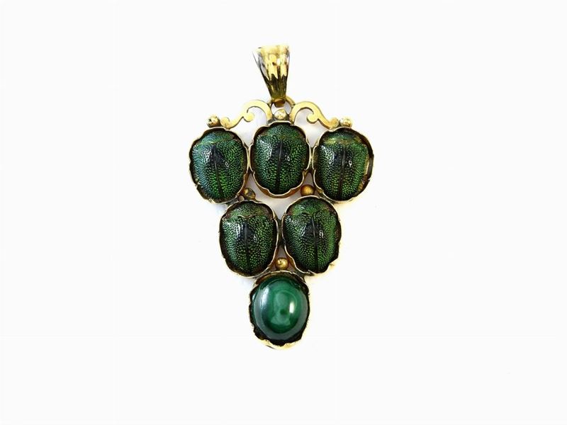 Pendente in Oro Giallo con Elitre di Carabidi e Malachite