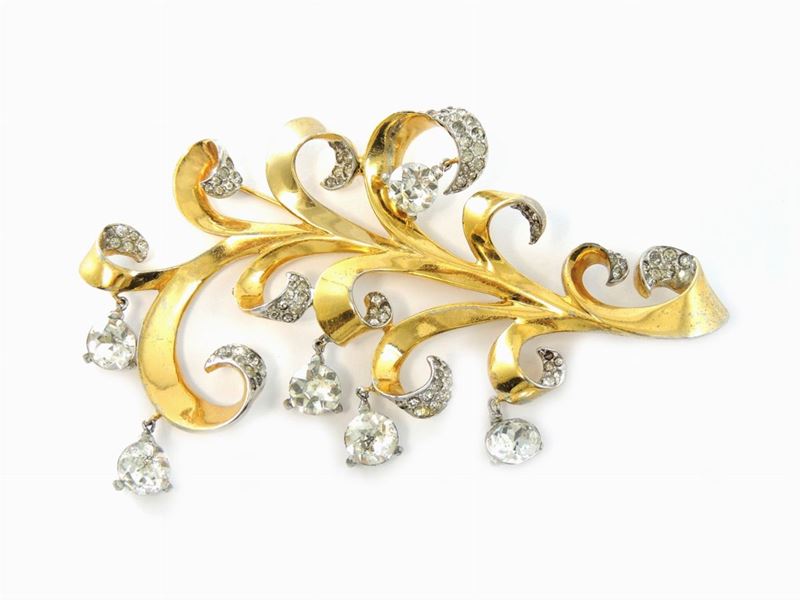 Spilla Boucher in Metallo Dorato e Strass