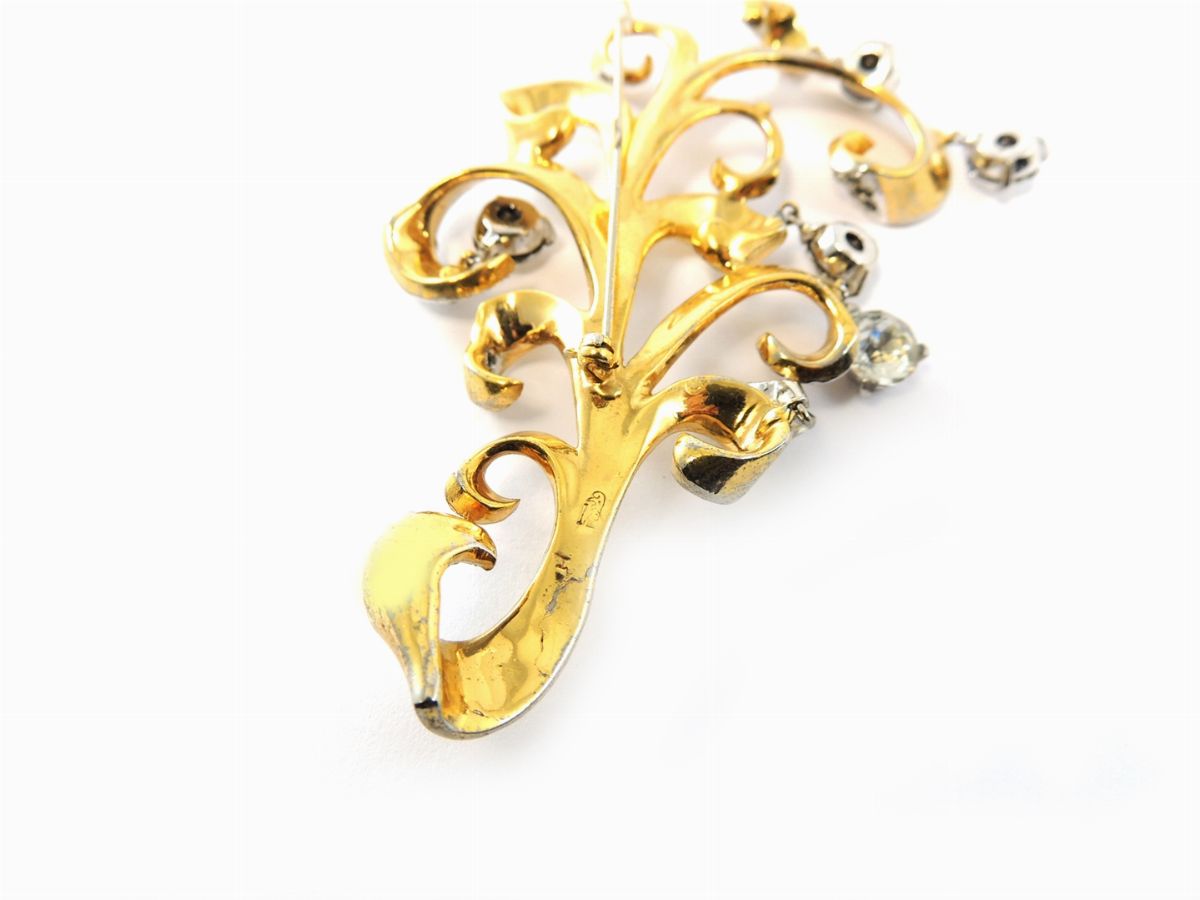 Spilla Boucher in Metallo Dorato e Strass
