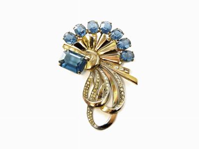 Spilla Leo Glass in Metallo Dorato e Strass