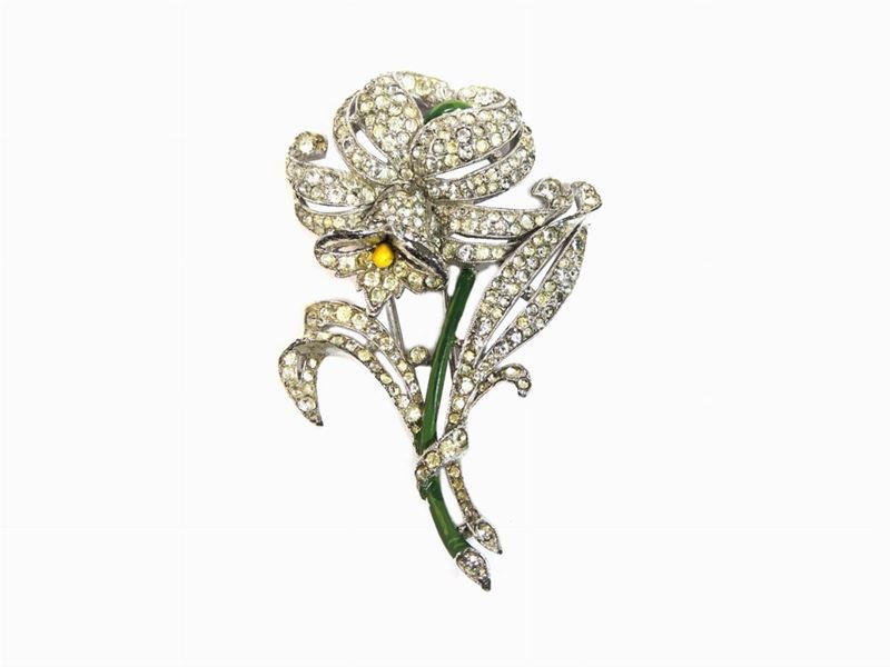 Spilla Trifari in Metallo Rodiato, Smalto e Strass