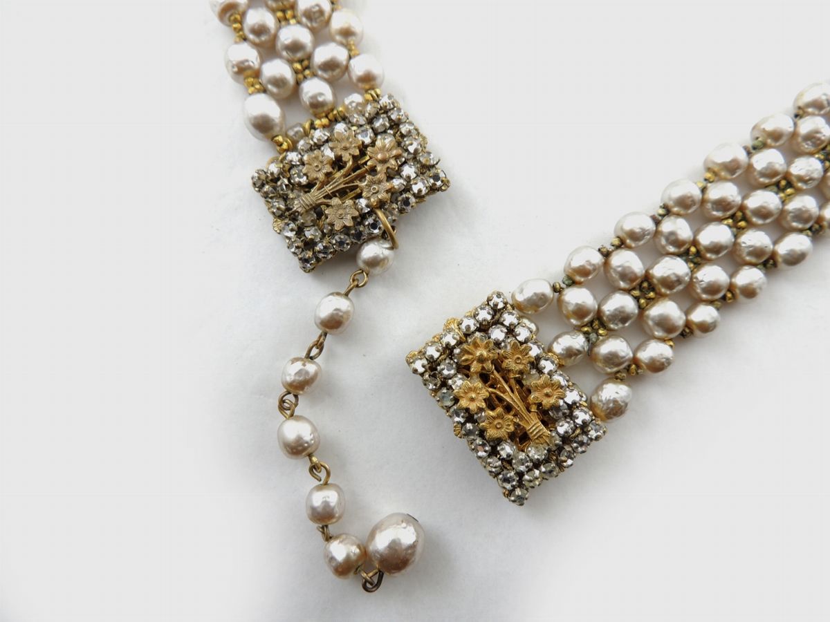 Parure Mirian Haskell in Perle Barocche Simulate, Metallo Dorato e Strass