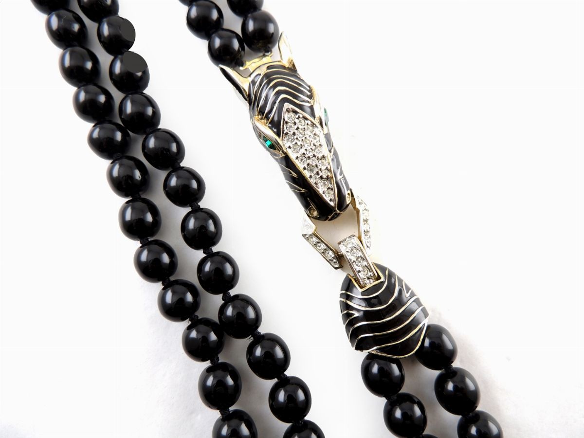 Collana Les Bernard Nyc in Vetro Nero, Metallo Dorato, Smalto e Strass
