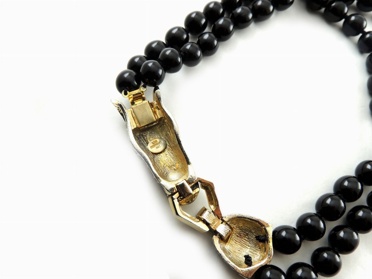 Collana Les Bernard Nyc in Vetro Nero, Metallo Dorato, Smalto e Strass