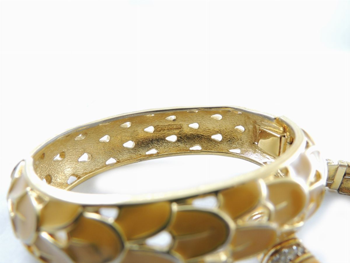 Due Bracciali Rigidi in Metallo Dorato, Smalto Color Ocra e Strass