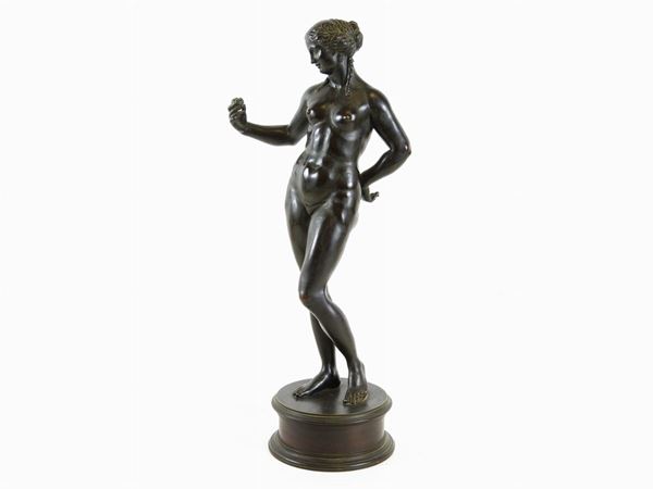 Bronze Sculpture of Venus Holding the Golden Apple