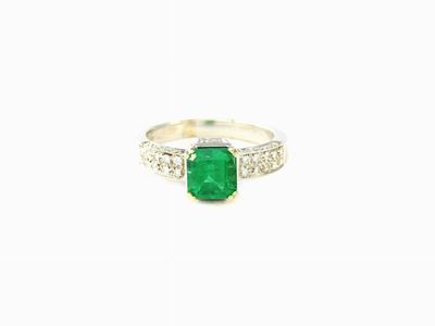 Anello in Oro Bianco, Diamanti e Smeraldo