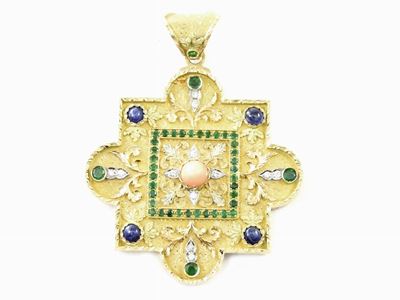 Pendente in Oro Giallo e Oro Rosa con Diamanti, Zaffiri, Smeraldi e Corallo Rosa