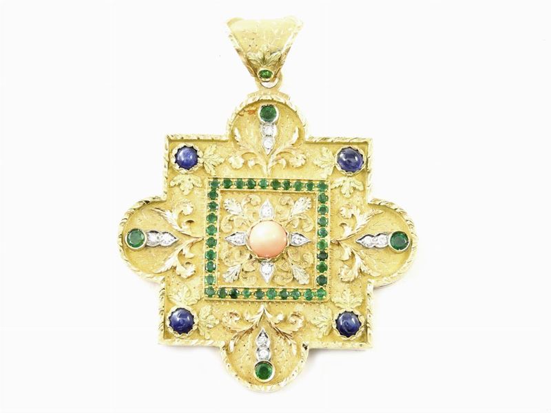 Pendente in Oro Giallo e Oro Rosa con Diamanti, Zaffiri, Smeraldi e Corallo Rosa